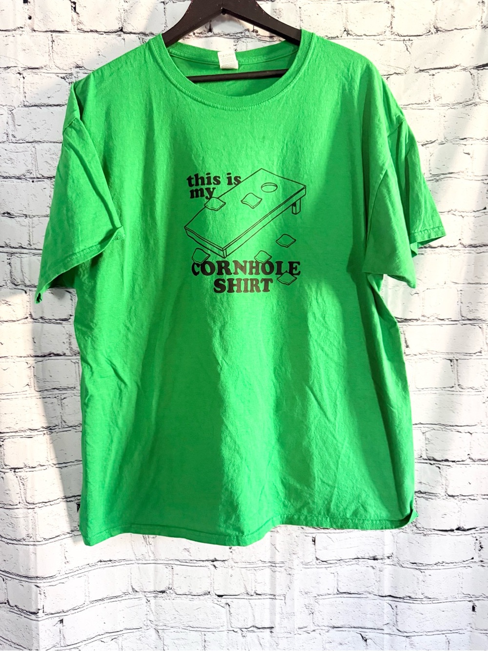 Cornhole graphic tee. Size XL